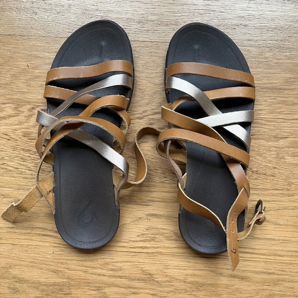 Womens Olukai tan and gold sandals